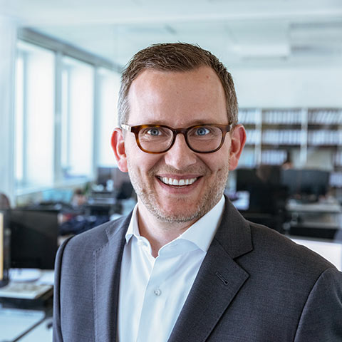 Das Porträtfoto von Christian Motter, im Management der Deutschen Zinshaus Gesellschaft mbH.